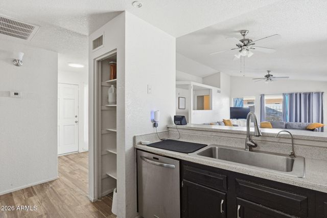 10006 W SELLS Drive, Phoenix, AZ 85037