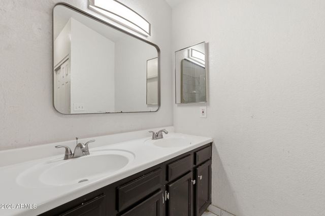 10006 W SELLS Drive, Phoenix, AZ 85037