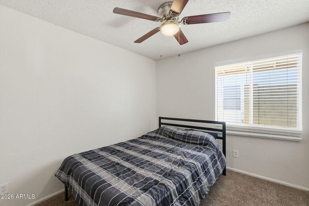 Image 16 of property listing at 10006 W SELLS Drive, Phoenix, AZ 85037