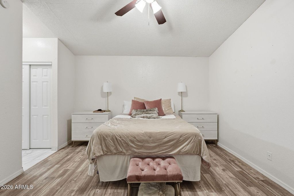 Image 22 of property listing at 10006 W SELLS Drive, Phoenix, AZ 85037