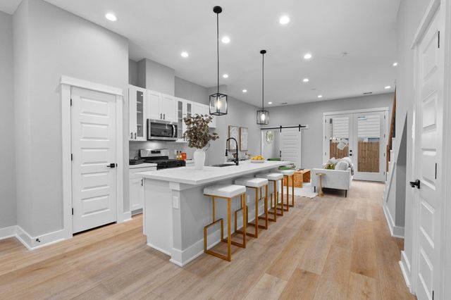 4220 Mckinley Street, Houston, TX 77051