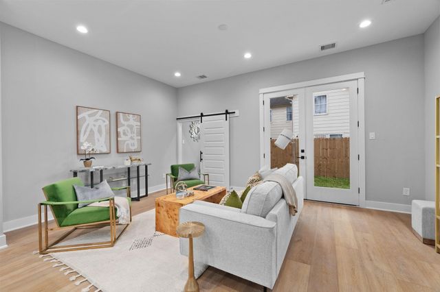 4220 Mckinley Street, Houston, TX 77051