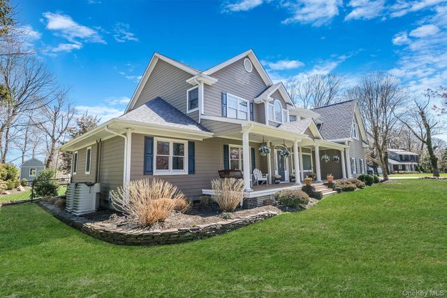 15 Maple Road, Setauket, NY 11733