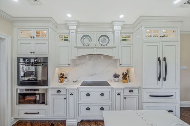 15 Maple Road, Setauket, NY 11733