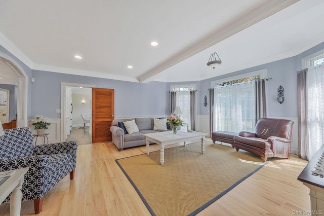 15 Maple Road, Setauket, NY 11733