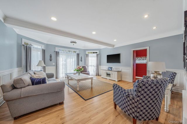 15 Maple Road, Setauket, NY 11733