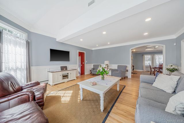 15 Maple Road, Setauket, NY 11733