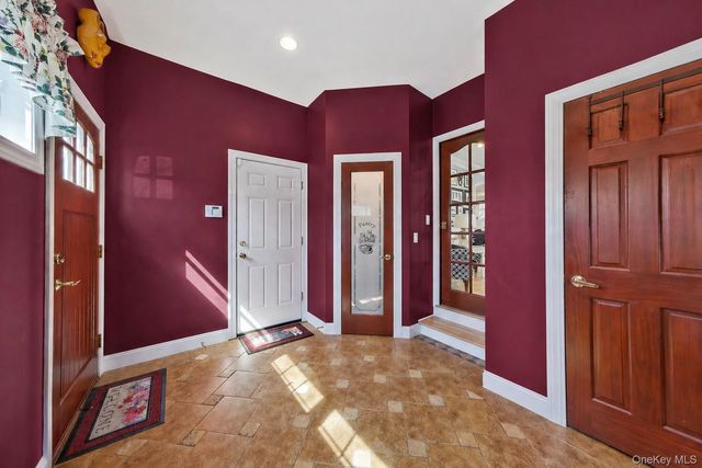 15 Maple Road, Setauket, NY 11733