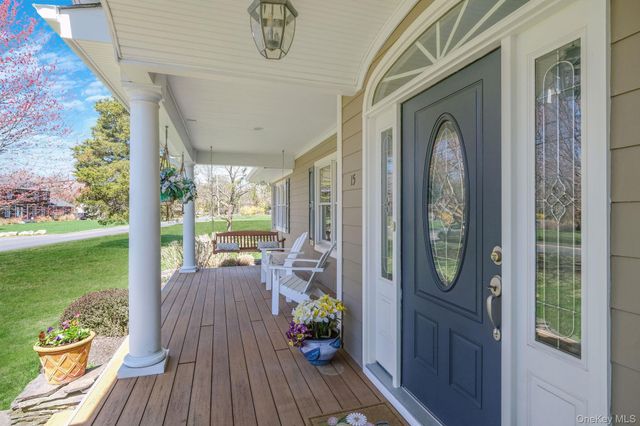 15 Maple Road, Setauket, NY 11733