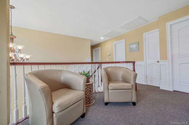 15 Maple Road, Setauket, NY 11733