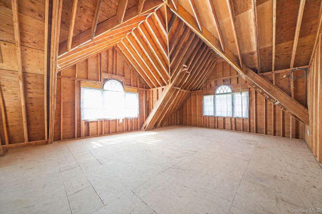 15 Maple Road, Setauket, NY 11733