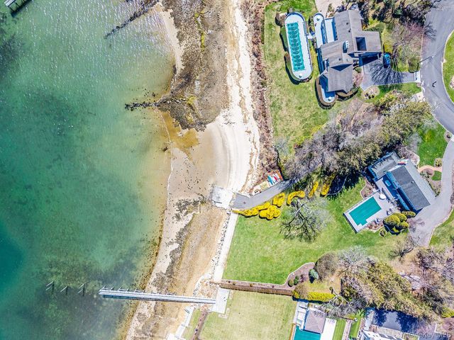 15 Maple Road, Setauket, NY 11733
