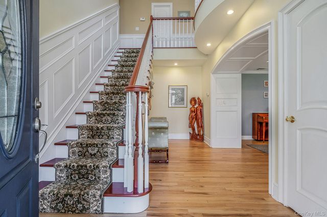15 Maple Road, Setauket, NY 11733