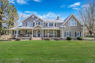 15 Maple Road, Setauket, NY 11733
