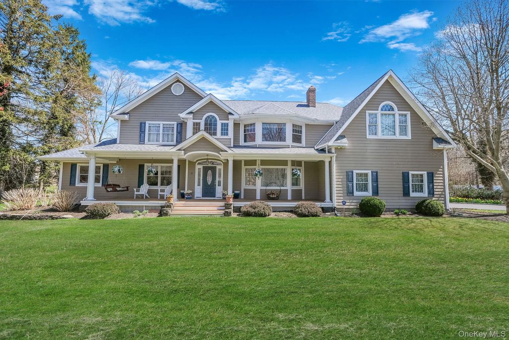 15 Maple Road, Setauket, NY 11733