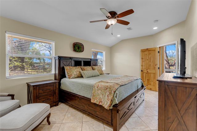 1108 S Lakeside DR, Burnet, TX 78611