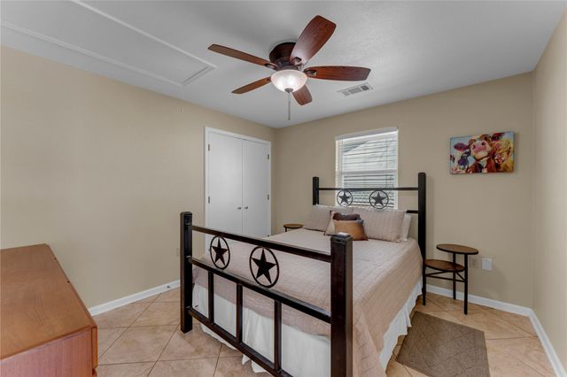 1108 S Lakeside DR, Burnet, TX 78611