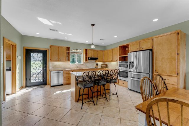 1108 S Lakeside DR, Burnet, TX 78611