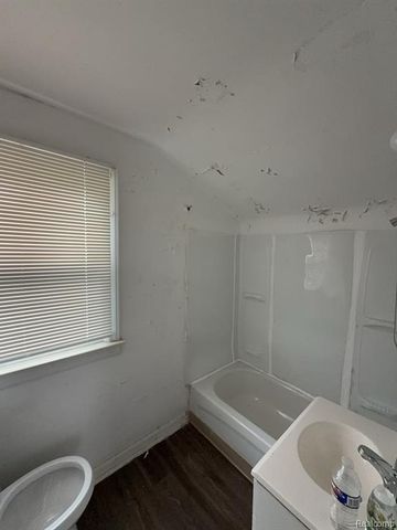 9164 Mendota Street, Detroit, MI 48204