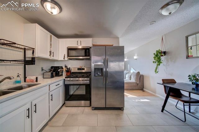 1911 Del Mar Drive, Colorado Springs, CO 80910