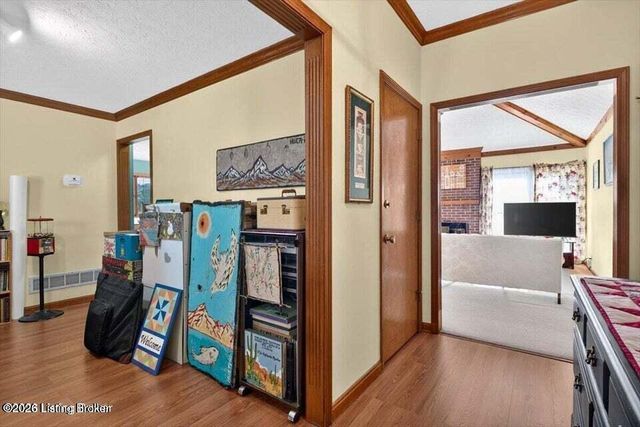 105 Beckley Woods Dr, Louisville, KY 40245