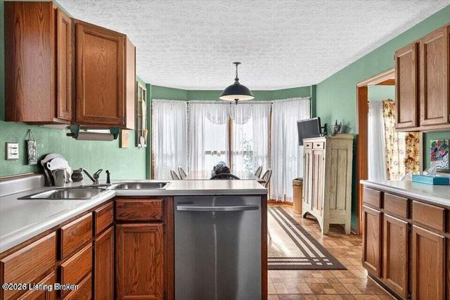 105 Beckley Woods Dr, Louisville, KY 40245