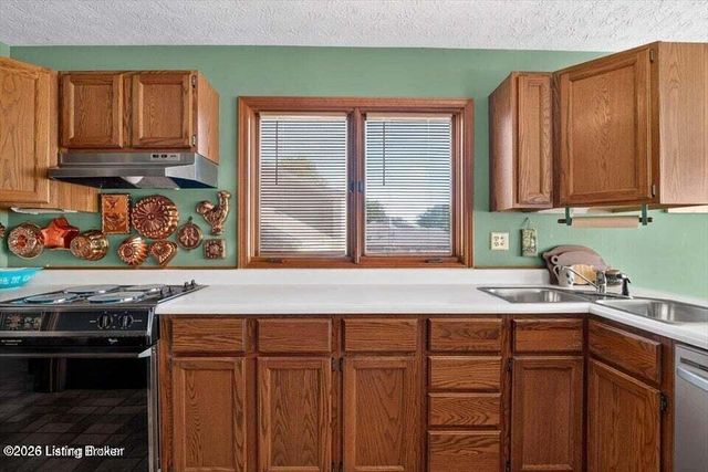 105 Beckley Woods Dr, Louisville, KY 40245
