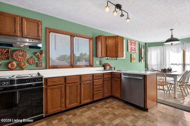 105 Beckley Woods Dr, Louisville, KY 40245