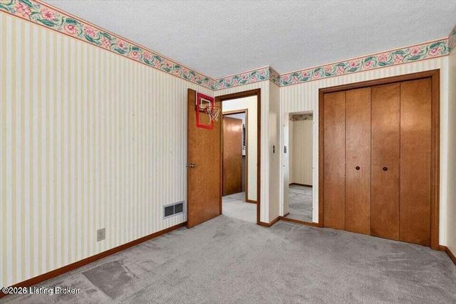 105 Beckley Woods Dr, Louisville, KY 40245
