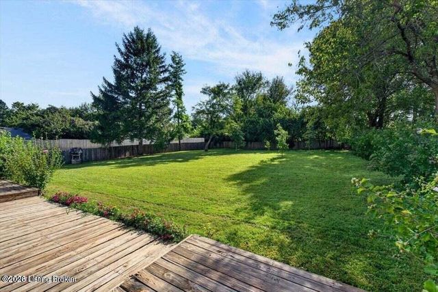 105 Beckley Woods Dr, Louisville, KY 40245