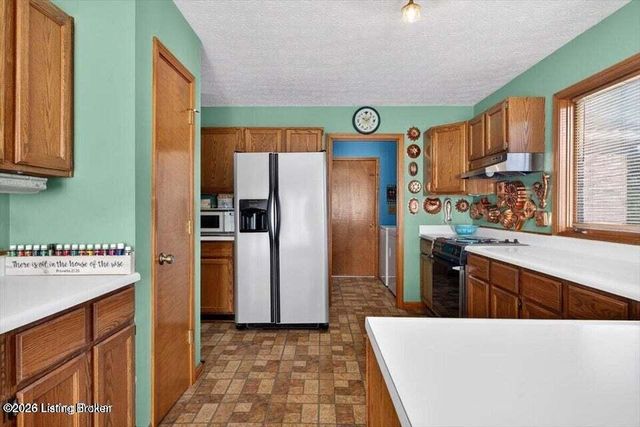 105 Beckley Woods Dr, Louisville, KY 40245