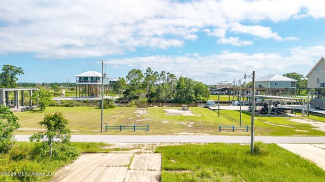 10085 W Gulf Road, Bay Saint Louis, MS 39520