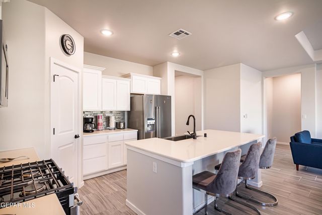 864 Via Glorieta, Sunland Park, NM 88063