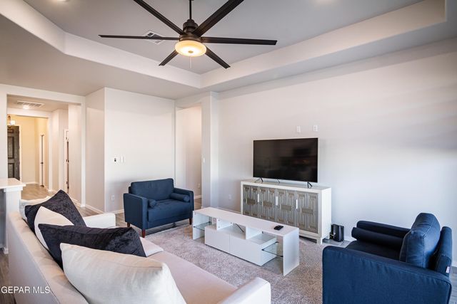 864 Via Glorieta, Sunland Park, NM 88063