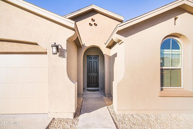 864 Via Glorieta, Sunland Park, NM 88063