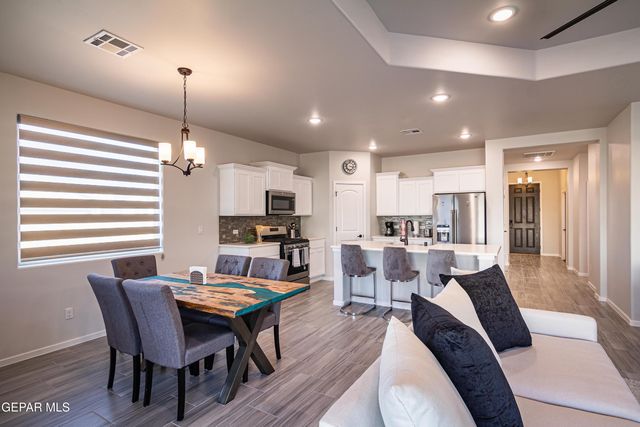 864 Via Glorieta, Sunland Park, NM 88063