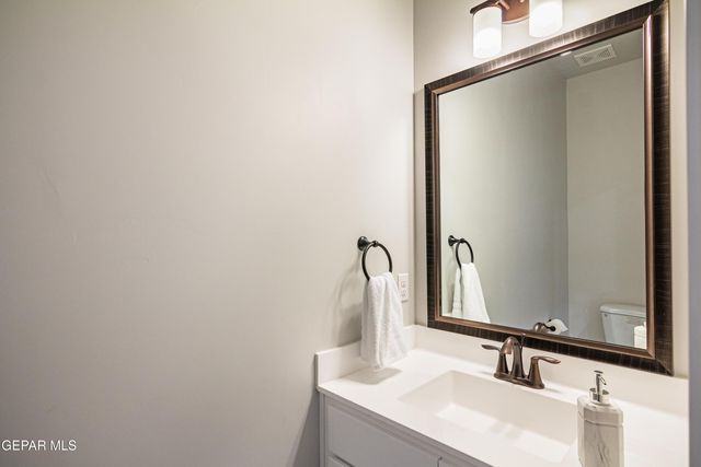 864 Via Glorieta, Sunland Park, NM 88063