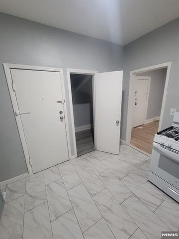 2 Montrose Terrace 1M, Irvington, NJ 07111