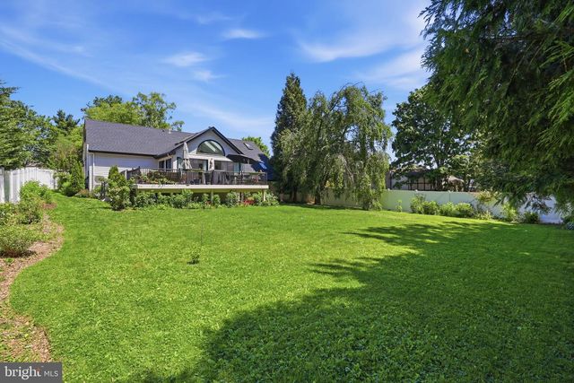 2532 SPECKLED DR, East Petersburg, PA 17520