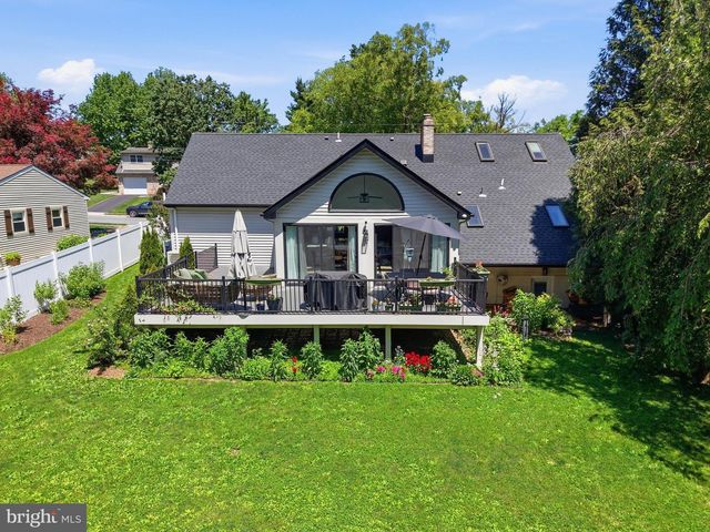 2532 SPECKLED DR, East Petersburg, PA 17520
