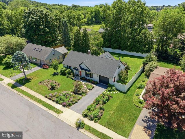 2532 SPECKLED DR, East Petersburg, PA 17520