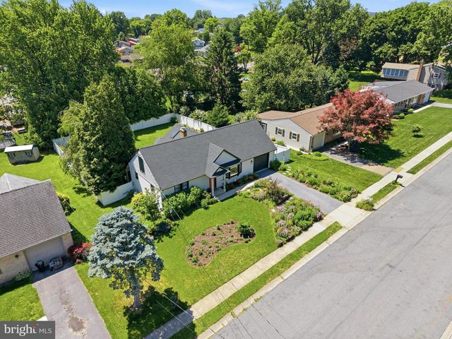 2532 SPECKLED DR, East Petersburg, PA 17520