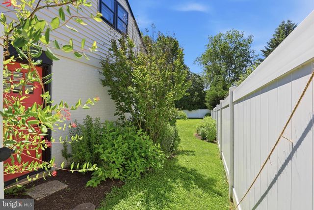 2532 SPECKLED DR, East Petersburg, PA 17520