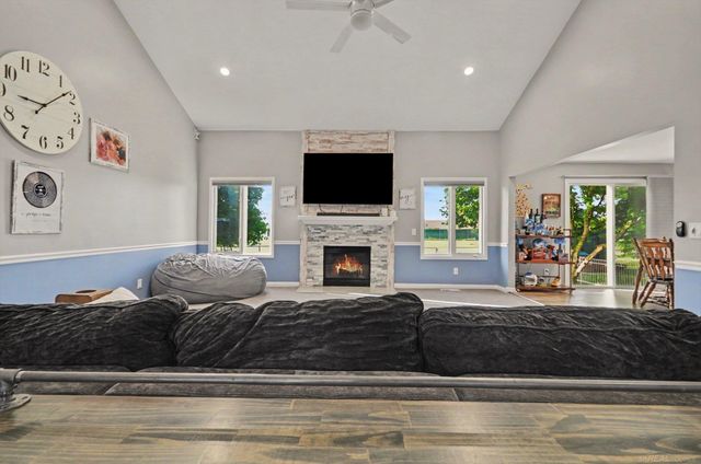 21194 Fairfield Dr Drive, Macomb, MI 48044