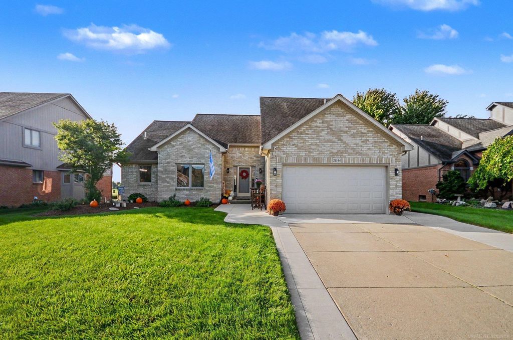 21194 Fairfield Dr Drive, Macomb, MI 48044