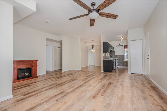 7037 S Crandon Avenue 219, Chicago, IL 60649