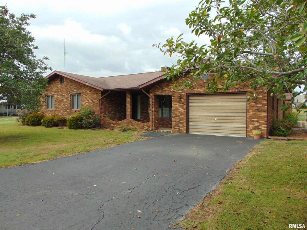 4077 State Route 154 Highway, Pinckneyville, IL 62274