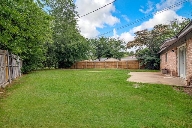 207 Stefanie Street, Burleson, TX 76028