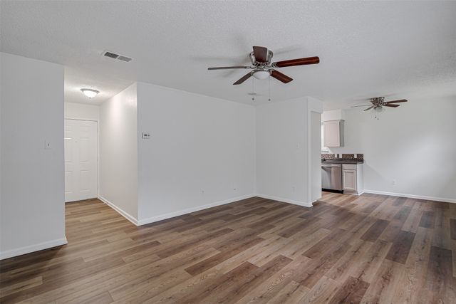 207 Stefanie Street, Burleson, TX 76028