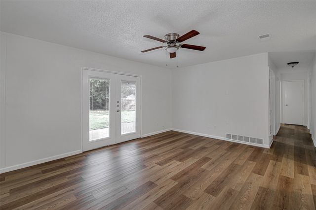 207 Stefanie Street, Burleson, TX 76028